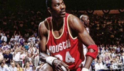  詹姆斯常规赛总得分突破四万分大关  