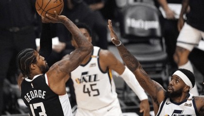  米切尔首节21分创纪录骑士主场轻取尼克斯