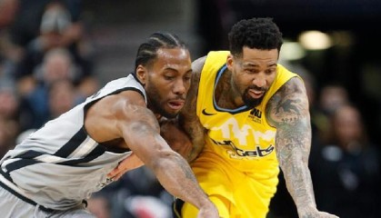  莫兰特暴扣引爆全场灰熊大胜马刺队