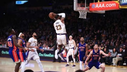  戈贝尔防守筑起禁飞区爵士主场力挫湖人队